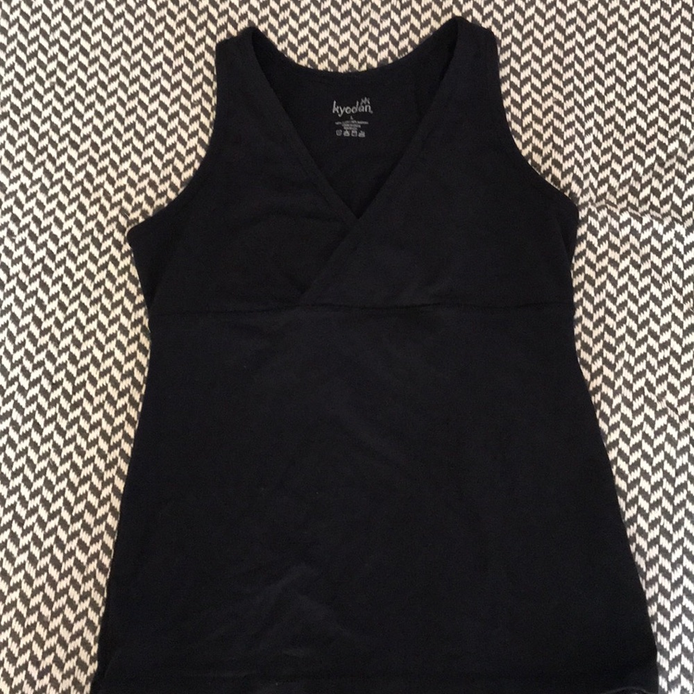 Black yoga top